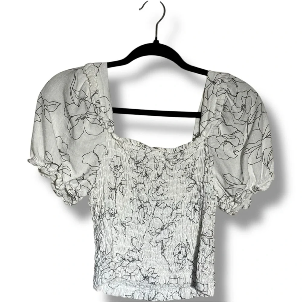 Monteau Los Angles White & Black Floral Line Pattern Puff Sleeves Smocked Blouse - Picture 16 of 16